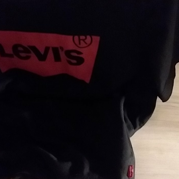 Levi's Logo Tee - Picture 5 of 9